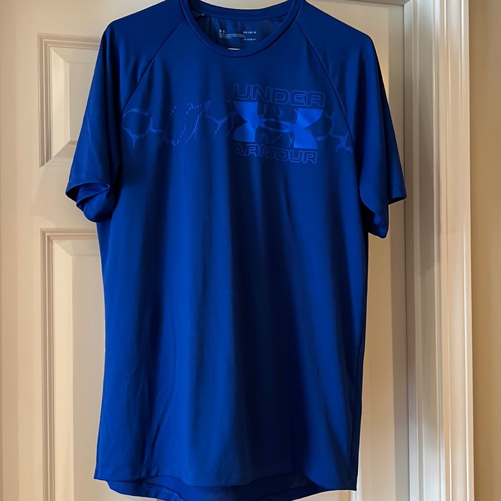 Under Armour Mens short sleeve t-shirt.